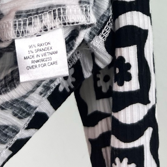 NWT Pacsun Cares Pumpkin Seamed Keyhole Long Sleeve Printed Top - Picture 7 of 7